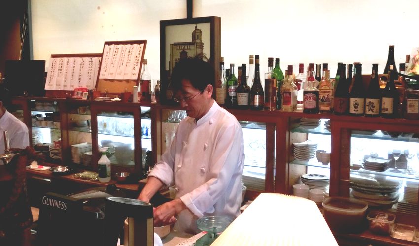 宮崎市の繁華街　橘通西　通称ニシタチにあるカジュアルフレンチレストラン「Bar Restaurant 直樹」シェフ